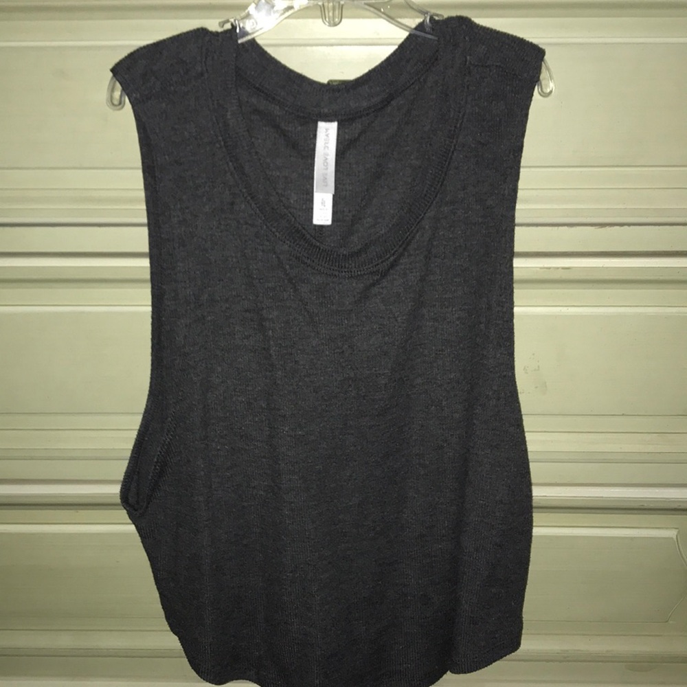 gray muscle tee